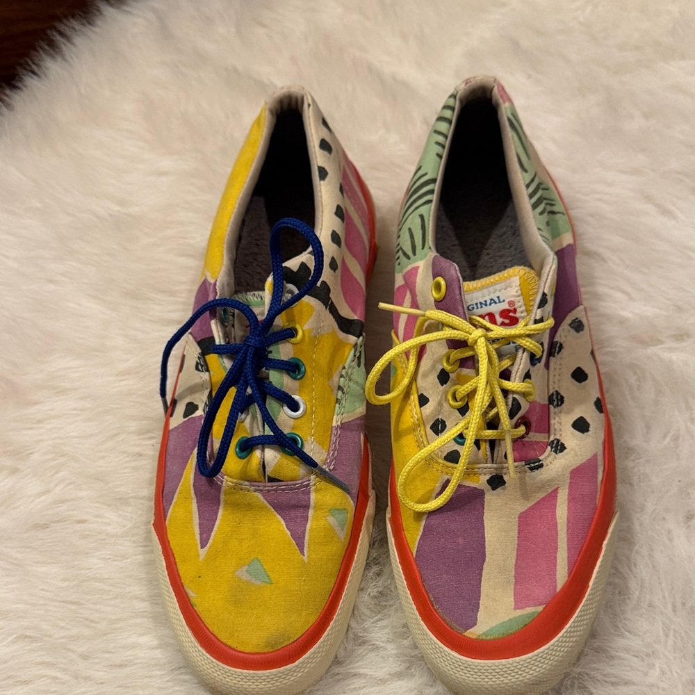VINTAGE Jams by Converse Colorful Artistic Sneakers Size 9 1/2 pre-owned.
